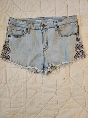 Massino - Azetc Embroidered -High Rise Shorts - Size 12